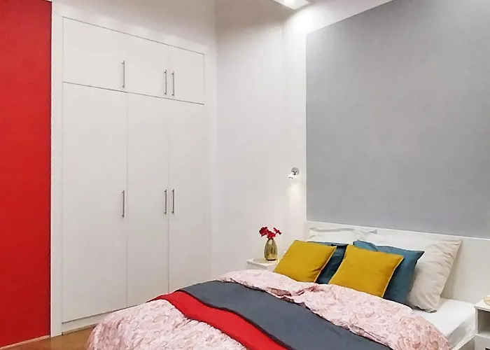 King Bed & Cozy Lighting, Free Wifi In Budapest