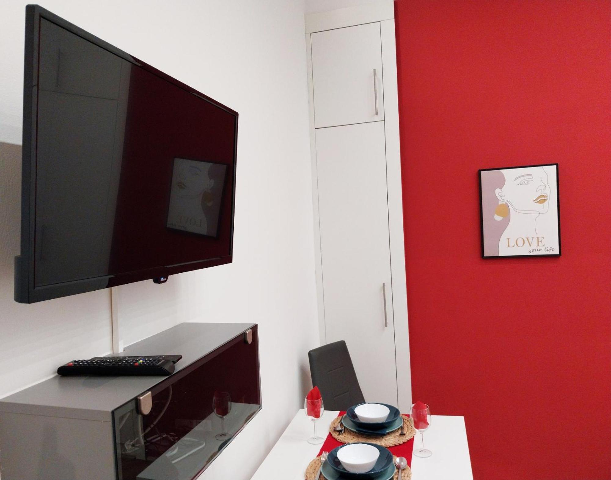 Apartman King Bed And Magical Lights In The Center *