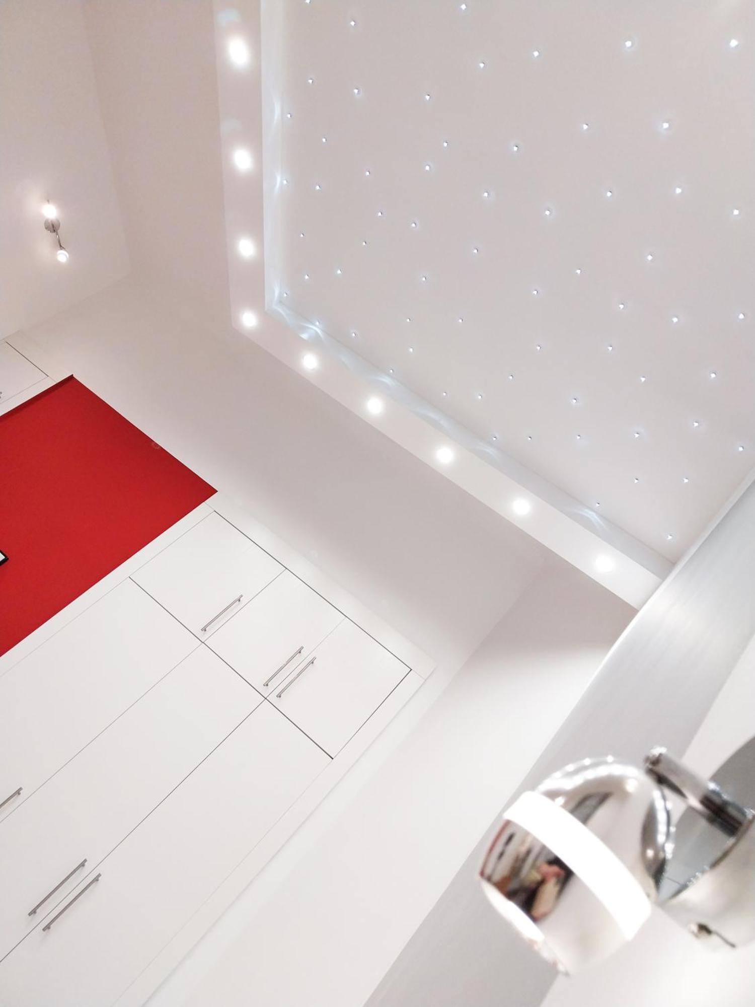 Apartman King Bed And Magical Lights In The Center *